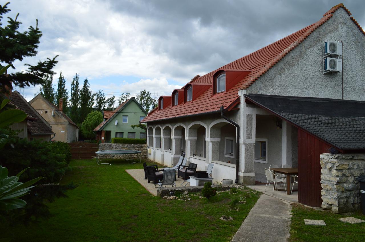 Pecsely House Apartman Exterior foto