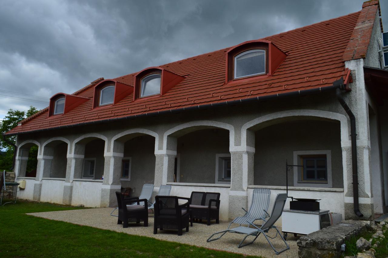 Pecsely House Apartman Exterior foto